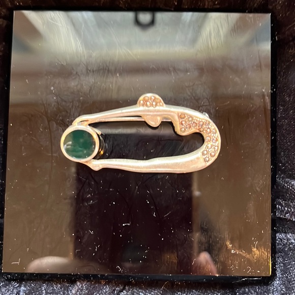 Sterling silver pin with malachite green stone - Picture 2 of 10
